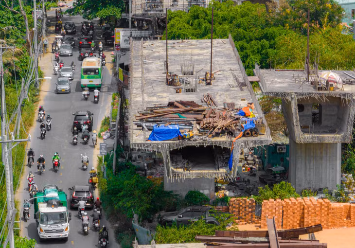 Công trường cầu Nam Lý sau 4 năm dừng thi công