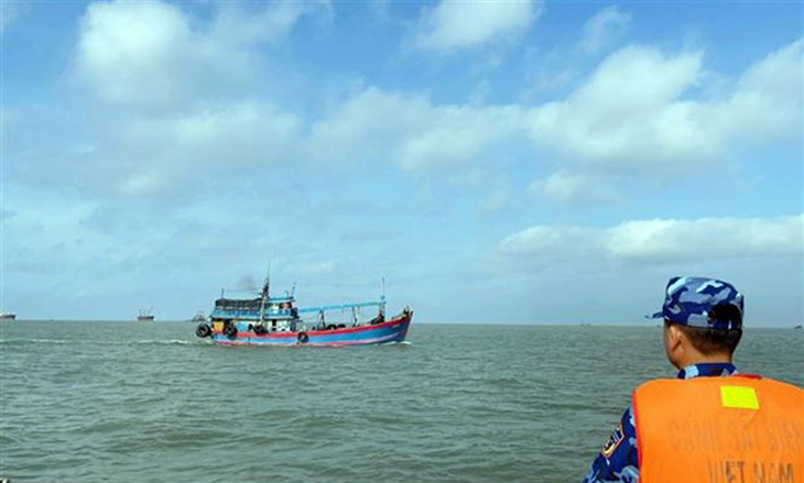 Lực lượng cảnh sát biển dẫn giải tàu cá về cảng Hải đội 301 tại thành phố Vũng Tàu Lực lượng cảnh sát biển dẫn giải tàu cá về cảng Hải đội 301 tại thành phố Vũng Tàu