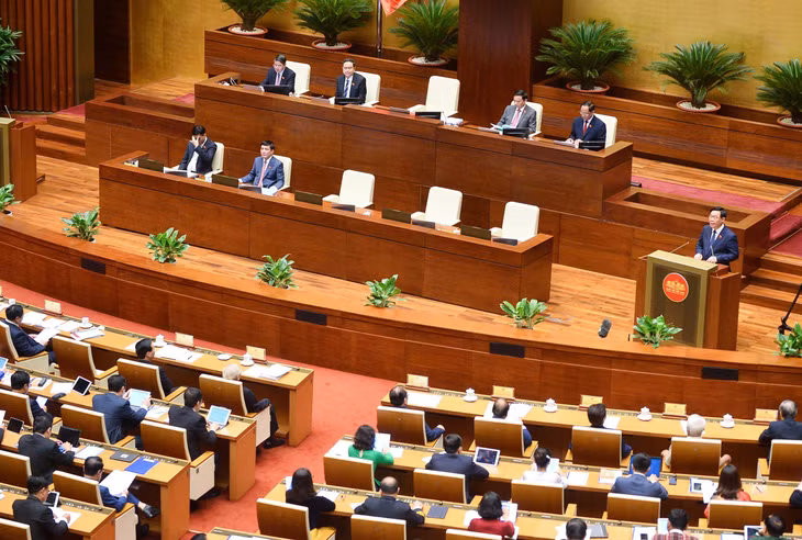 Cuối buổi sáng, Quốc hội họp riêng về công tác nhân sự dưới sự điều hành của Chủ tịch Quốc hội Vương Đình Huệ