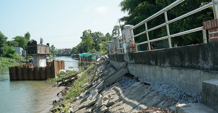 Đoạn kè sông Tiền bị sụt lún