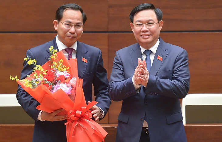 Chủ tịch Quốc hội Vương Đình Huệ chúc mừng tân Chủ nhiệm Ủy ban Tài chính - Ngân sách Lê Quang Mạnh