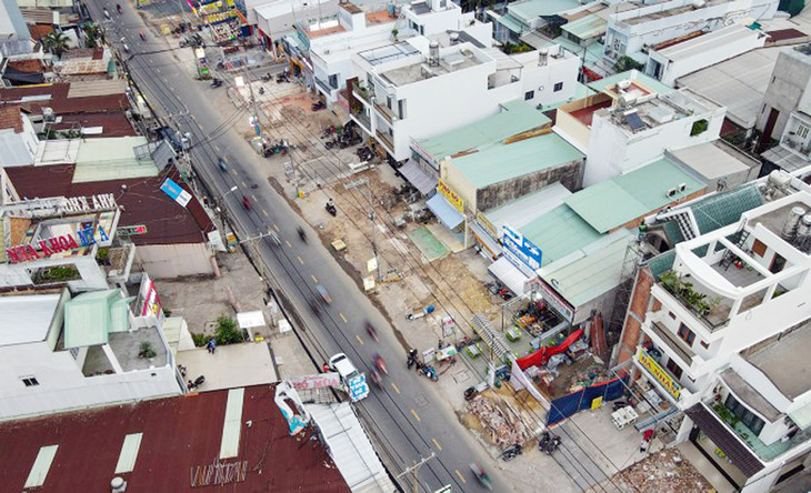 Dãy nhà mặt tiền đường Tân Kỳ Tân Quý, đoạn gần kênh Nước Đen, quận Bình Tân lùi sâu giao mặt bằng cho dự án Dãy nhà mặt tiền đường Tân Kỳ Tân Quý, đoạn gần kênh Nước Đen, quận Bình Tân lùi sâu giao mặt bằng cho dự án