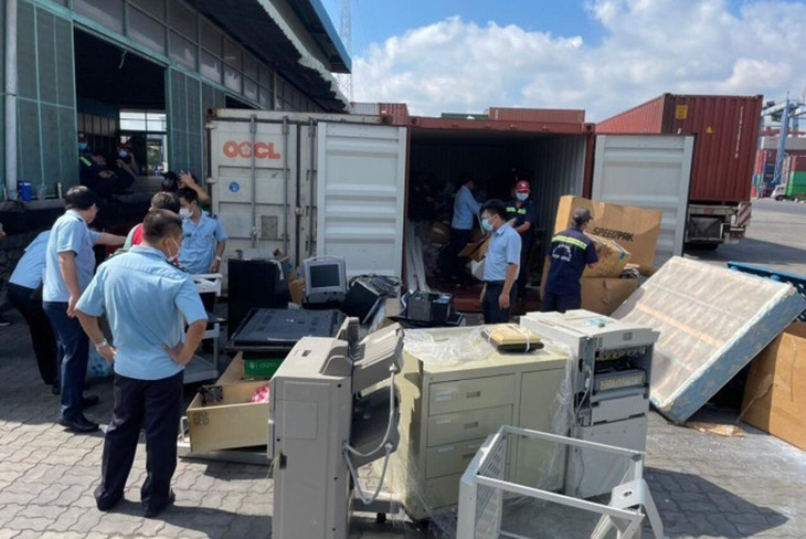 Hải quan TP.HCM phát hiện container hàng điện máy cũ nát (cấm nhập khẩu), tháng 7/2021