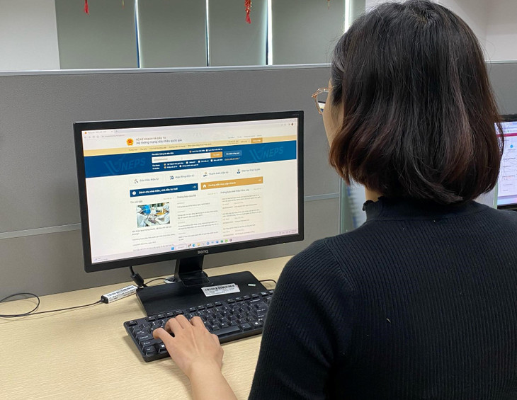 Người dùng sử dụng cổng thông tin điện tử mới. Người dùng sử dụng cổng thông tin điện tử mới.