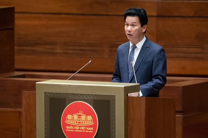 Bộ trưởng Bộ Tài nguyên Môi trường Đặng Quốc Khánh trình bày Tờ trình Bộ trưởng Bộ Tài nguyên Môi trường Đặng Quốc Khánh trình bày Tờ trình