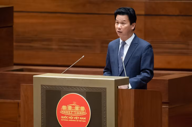 Bộ trưởng Bộ Tài nguyên Môi trường Đặng Quốc Khánh trình bày Tờ trình