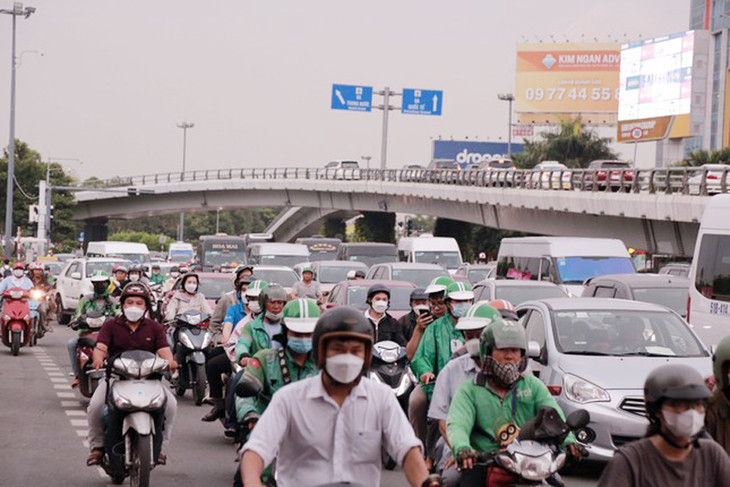 Ùn ứ khu vực đường Trường Sơn - đoạn phía trước sân bay Tân Sơn Nhất. Ùn ứ khu vực đường Trường Sơn - đoạn phía trước sân bay Tân Sơn Nhất.