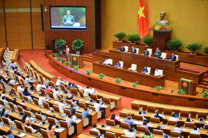 Phó Chủ tịch Quốc hội Nguyễn Khắc Định điều hành phiên họp.