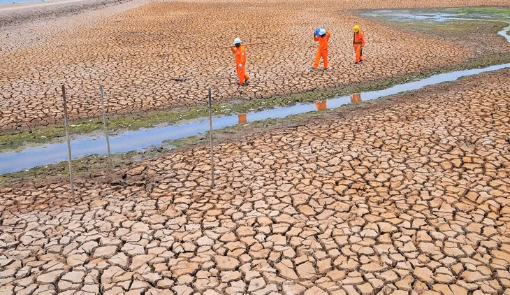 Nắng nóng kéo dài khiến mực nước các hồ thủy điện lớn giảm mạnh