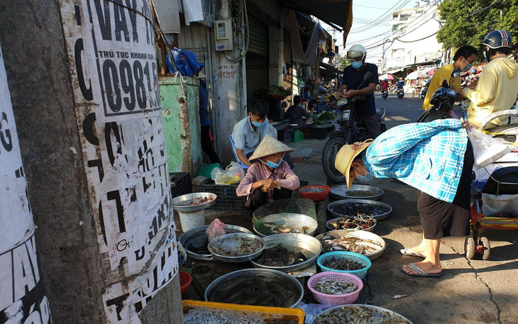 Một điểm bán hải sản tại chợ Cây Sộp, Quận 12