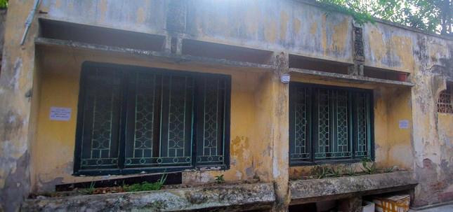 Nhiều hạng mục công trình xuống cấp, xập xệ sau nhiều năm sử dụng.