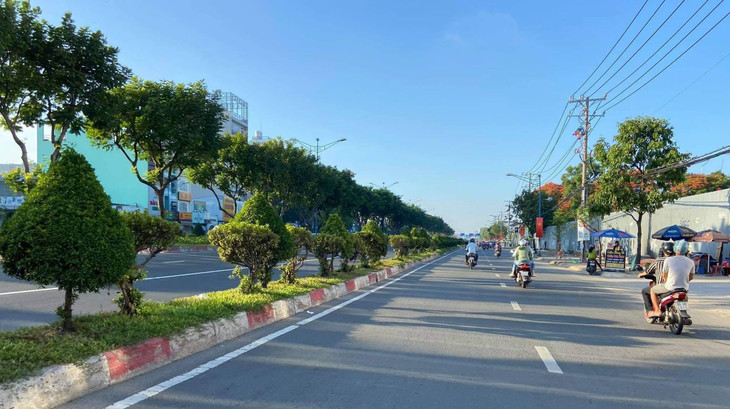 Đường phố thưa thớt người