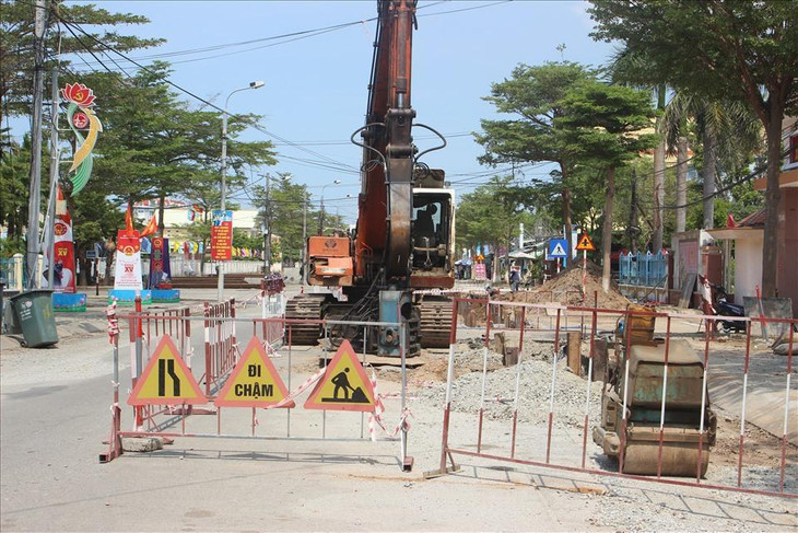 Đến nay, dự án vẫn đang trong quá trình thi công khiến nhiều người dân bức xúc bởi, bụi bẩn và tiếng ồn gây ảnh hưởng cuộc sống của họ.