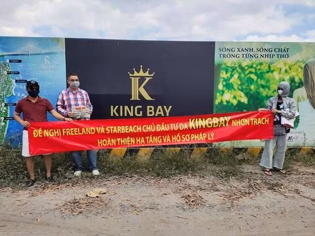 Khách hàng mua nhà yêu cầu chủ đầu tư và đơn vị phân phối sản phẩm hoàn thiện hạ tầng và hồ sơ pháp lý dự án King Bay.