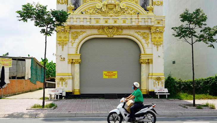 Một quán karaoke tại TP.Tân An đóng cửa, treo biển thông báo tạm nghỉ vì dịch bệnh