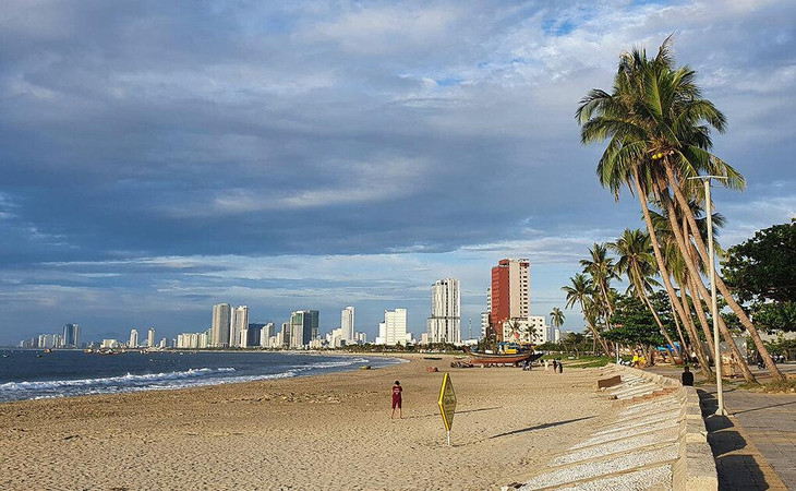 Đà Nẵng cho tắm biển trở lại từ 4h30 ngày 10/7