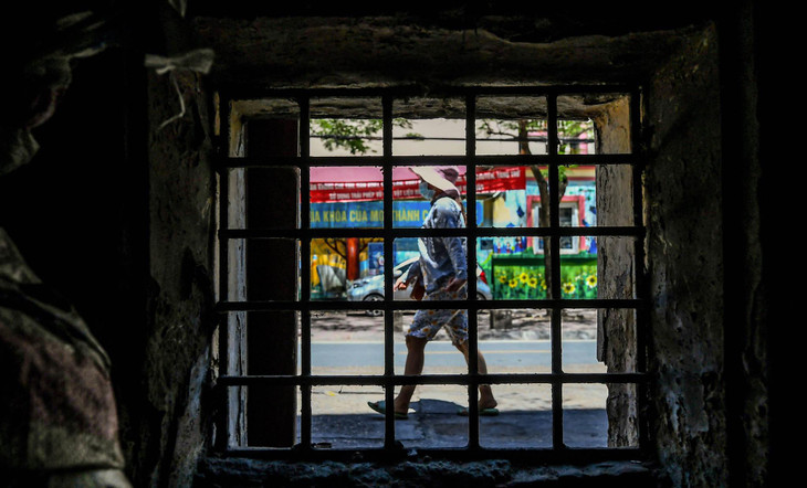 Người dân đã nhiều lần làm đơn gửi lên các đơn vị chức năng nhưng tới nay vẫn chưa có phương án giải quyết dứt điểm. Theo số liệu thống kê của Sở Xây dựng Hà Nội, hiện trên địa bàn thành phố có khoảng 1.500 chung cư cũ có quy mô từ 2 đến 5 tầng, chủ yếu được xây dựng từ năm 1960 đến cuối những năm 1990, ngoài ra còn một số chung cư được xây dựng từ trước năm 1954.