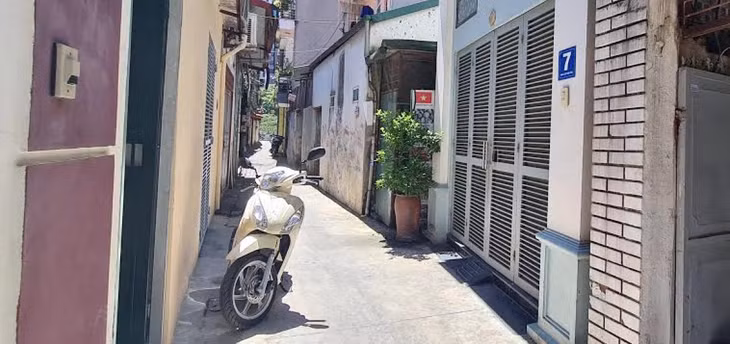 Người dân tại tổ 25 phường Định Công, quận Hoàng Mai, Hà Nội hàng chục năm sống với dự án "treo" của HUD