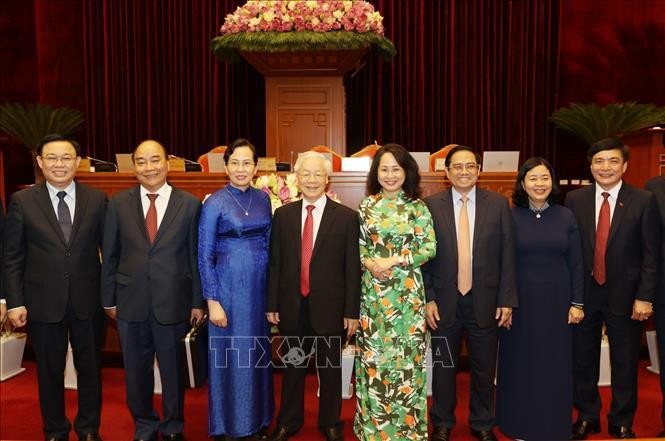 Tổng Bí thư Nguyễn Phú Trọng, Chủ tịch nước Nguyễn Xuân Phúc, Thủ tướng Chính phủ Phạm Minh Chính, Chủ tịch Quốc hội Vương Đình Huệ cùng các đồng chí lãnh đạo Đảng, Nhà nước dự Hội nghị. Ảnh: TTXVN