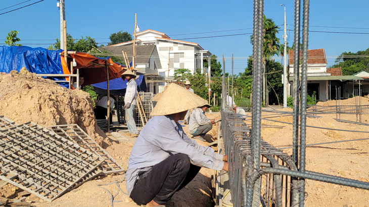 Giằng sắt đổ trụ, xây tường