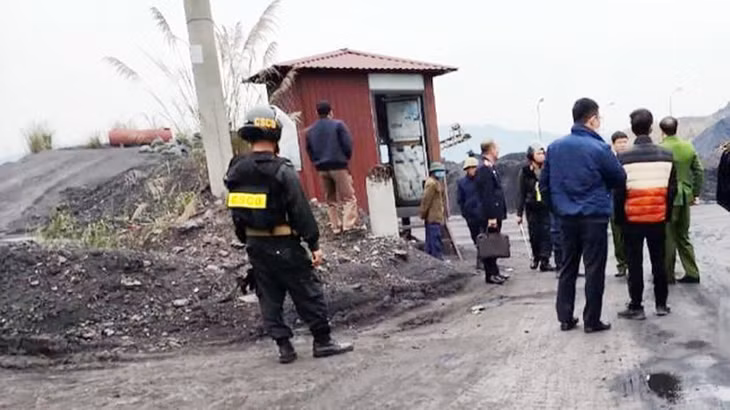 Công an khám xét mỏ than Bố Hạ