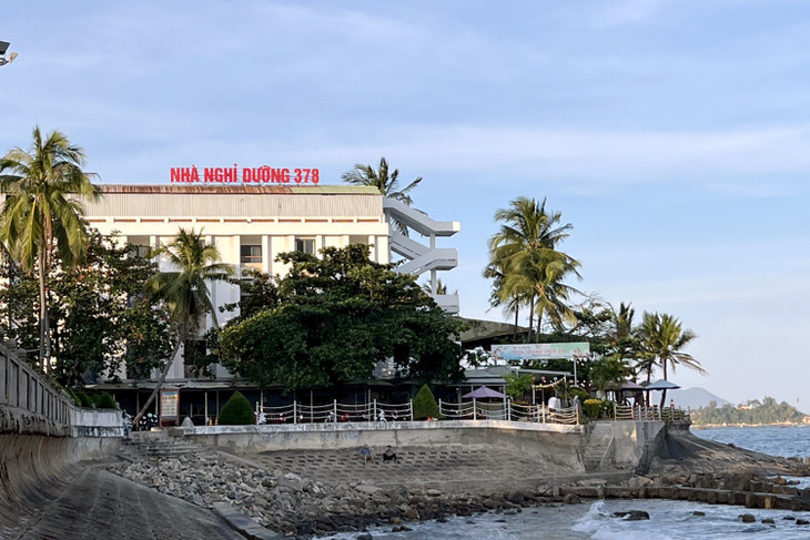 Nhà nghỉ dưỡng nằm giáp biển Nha Trang bị lên kế hoạch thu hồi