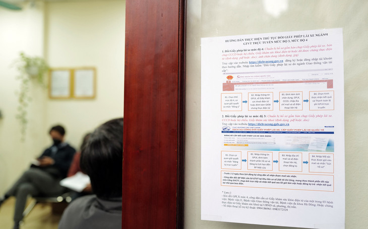 Cấp, đổi giấy phép lái xe qua mạng giúp giảm tải việc người dân xếp hàng chờ đợi
