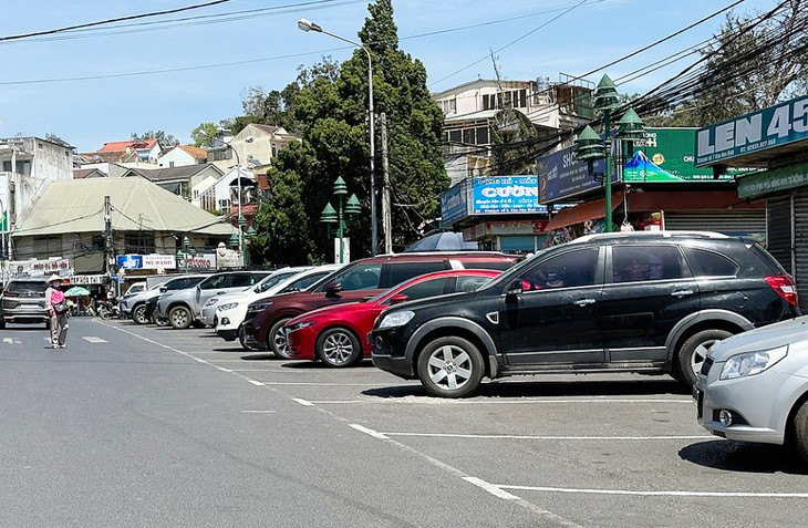 Một bãi đậu xe ở trung tâm TP. Đà Lạt