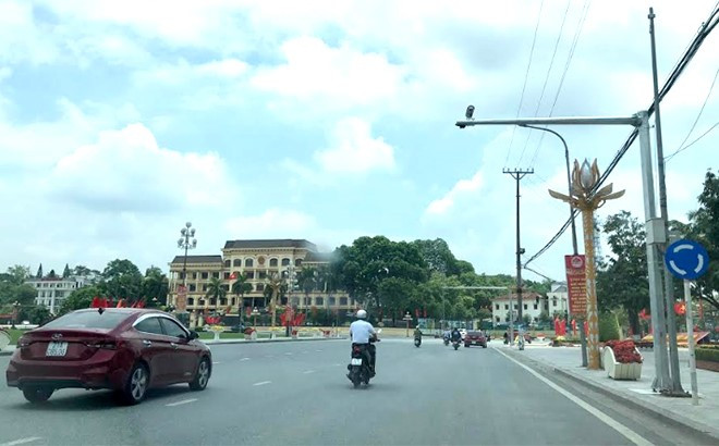 Hệ thống camera giám sát đô thị thông minh được lắp đặt tại khu vực đèn đỏ Km5, TP. Yên Bái