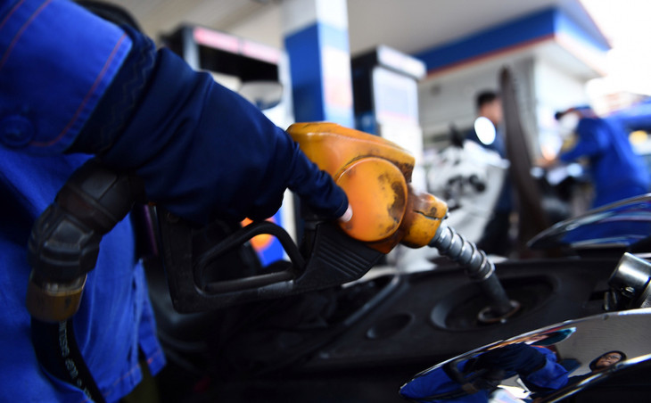 Giá xăng tăng, dầu giảm Giá xăng tăng, dầu giảm