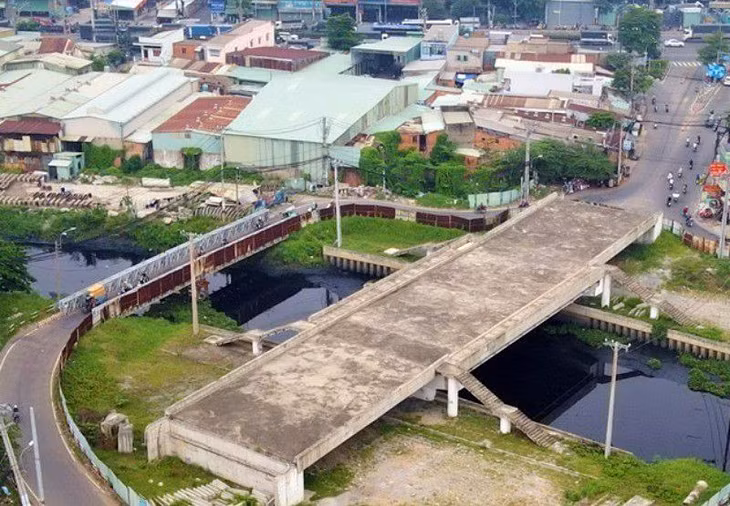 Công trình cầu Tân Kỳ - Tân Quý sau khi dừng thi công từ cuối năm 2018