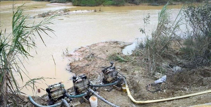 Khu vực hiện trường sàng lọc tuyển quặng vàng trái phép tại thôn TouNeh, xã Tà Năng.