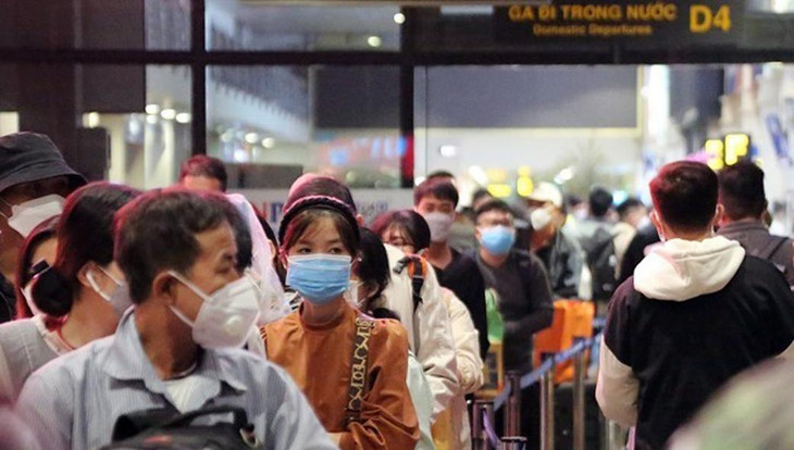 Cao điểm Tết Quý Mão 2023, sân bay Tân Sơn Nhất phục vụ khoảng 800 chuyến bay đi và đến