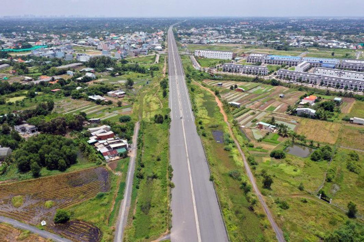 Một góc huyện Bình Chánh từ trên cao, nơi có nhiều diện tích đất bị thu hồi và chuyển mục đích sử dụng năm 2023 Một góc huyện Bình Chánh từ trên cao, nơi có nhiều diện tích đất bị thu hồi và chuyển mục đích sử dụng năm 2023