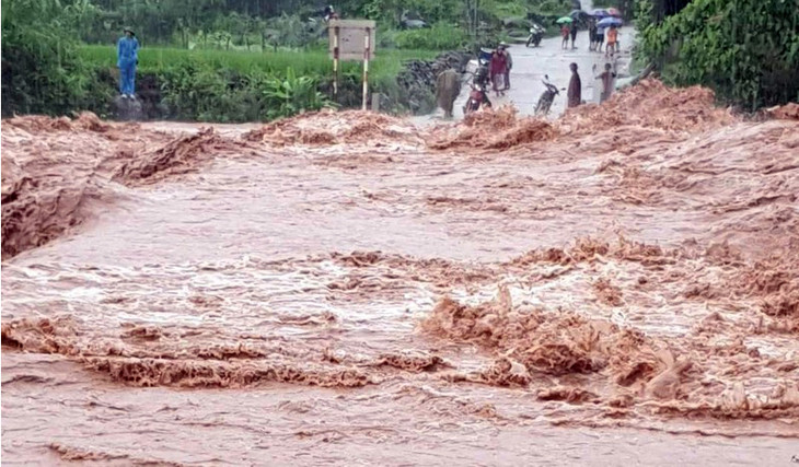 Mưa to cục bộ ở nhiều nơi khiến mực nước tại các sông, suối, hồ, đập trên địa bàn tỉnh Lai Châu dâng cao...