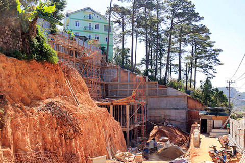 Để xảy ra vi phạm trật tự xây dựng, doanh nghiệp bị thu hồi GPXD Để xảy ra vi phạm trật tự xây dựng, doanh nghiệp bị thu hồi GPXD