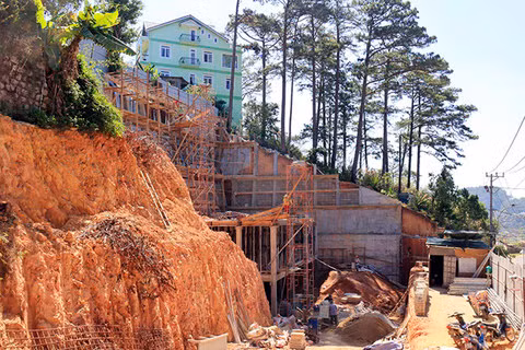 Để xảy ra vi phạm trật tự xây dựng, doanh nghiệp bị thu hồi GPXD