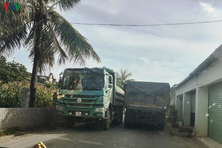 Thị trấn Thọ Xuân là nơi có nhiều xe chở vật liệu xây dựng hoạt động.