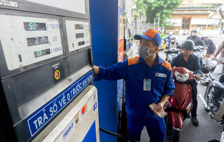 Bộ Tài chính cho biết chi phí đưa xăng dầu từ nước ngoài về Việt Nam sẽ tăng thêm 290 - 560 đồng với xăng và 160 - 660 đồng với mỗi lít dầu Bộ Tài chính cho biết chi phí đưa xăng dầu từ nước ngoài về Việt Nam sẽ tăng thêm 290 - 560 đồng với xăng và 160 - 660 đồng với mỗi lít dầu