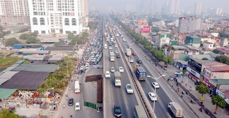 Phần quây tôn tạo thành nút thắt trên đường Nguyễn Xiển Phần quây tôn tạo thành nút thắt trên đường Nguyễn Xiển