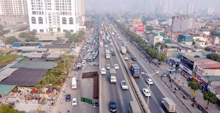 Phần quây tôn tạo thành nút thắt trên đường Nguyễn Xiển