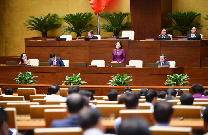 Thống đốc Ngân hàng Nhà nước Việt Nam Nguyễn Thị Hồng phát biểu giải trình, làm rõ một số vấn đề ĐBQH nêu.