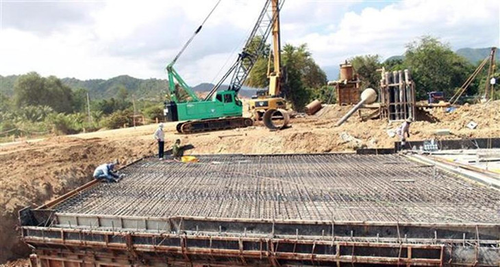 Công trường thi công dự án cao tốc Bắc - Nam dự án thành phần Nha Trang - Cam Lâm đoạn đi qua thành phố Cam Ranh, tỉnh Khánh Hòa. Công trường thi công dự án cao tốc Bắc - Nam dự án thành phần Nha Trang - Cam Lâm đoạn đi qua thành phố Cam Ranh, tỉnh Khánh Hòa.