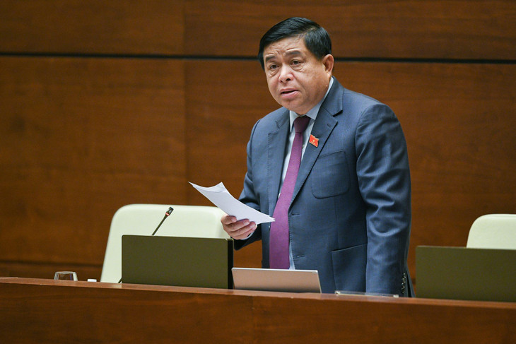 Bộ trưởng Bộ Kế hoạch và đầu tư Nguyễn Chí Dũng giải trình, làm rõ một số nội dung đại biểu quan tâm