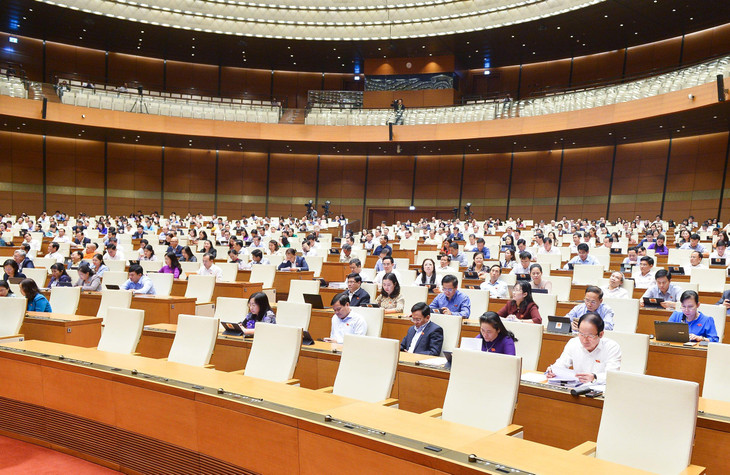 Sáng 5/11, Quốc hội nghe Bộ trưởng Bộ Nội vụ Phạm Thị Thanh Trà tiếp tục trả lời chất vấn của đại biểu Quốc hội về nhóm vấn đề thứ ba thuộc lĩnh vực nội vụ