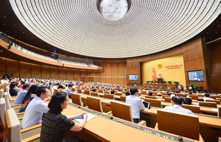 Quốc hội thảo luận ở hội trường về dự thảo Nghị quyết về thí điểm cấp quyền lựa chọn sử dụng biển số ô tô thông qua đấu giá.