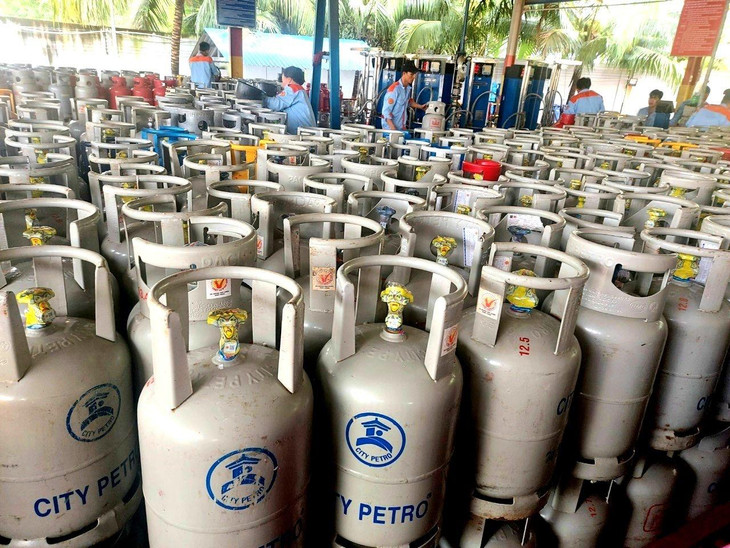 Giá gas tăng gần 80.000 đồng/bình 45 kg