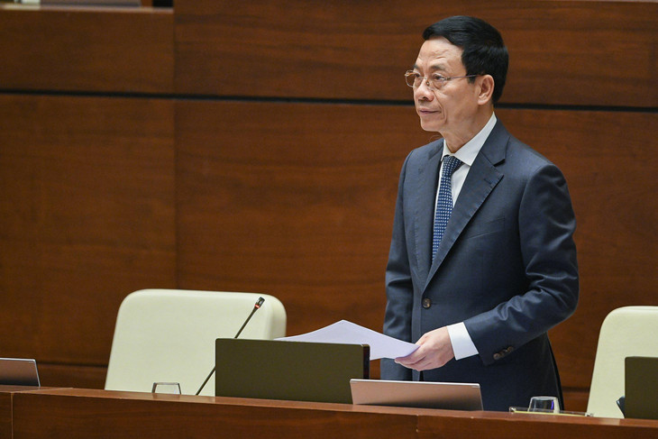 Bộ trưởng Bộ Thông tin và Truyền thông Nguyễn Mạnh Hùng trả lời tranh luận