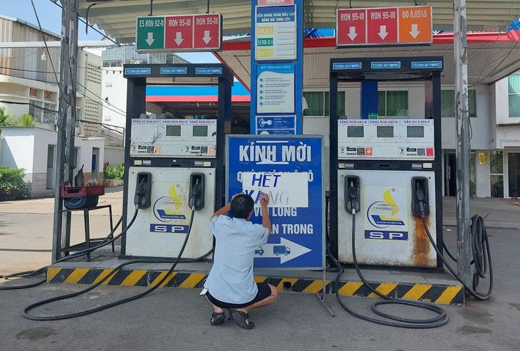 Tình trạng &quot;hết xăng còn dầu&quot; tiếp tục lan rộng trở lại ở TP.HCM