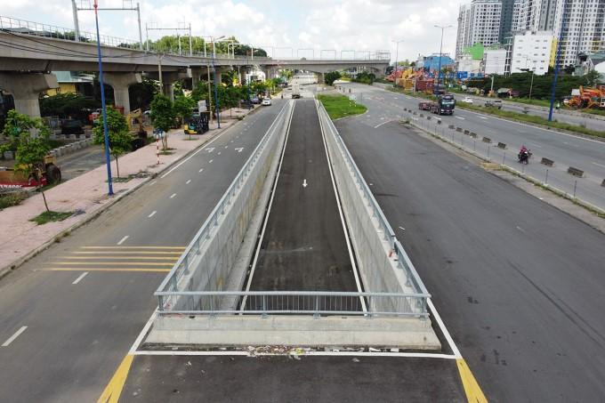 Hầm chui trước bến xe Miền Đông mới, TP. Thủ Đức, đã xong các hạng mục chính. Hầm chui trước bến xe Miền Đông mới, TP. Thủ Đức, đã xong các hạng mục chính.
